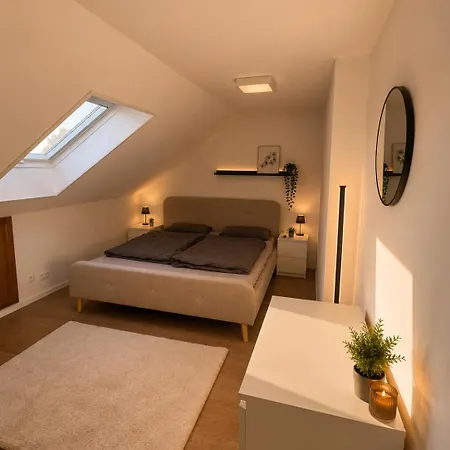 Moderne Dachgeschosswohnung *
